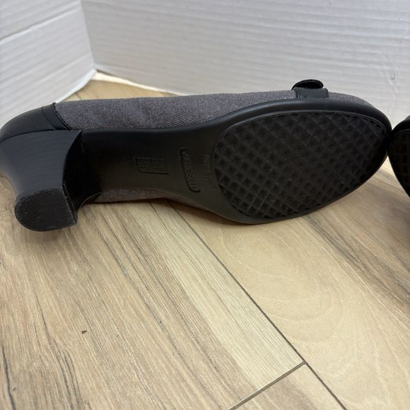 Aerosoles Super Cute Black and Gray Heels Pumps Size 9.5 With Cute Buckle Detail - Picture 9 of 9